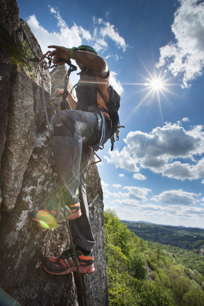 activités sportives via ferrata à proximité du flower camping du lac du causse