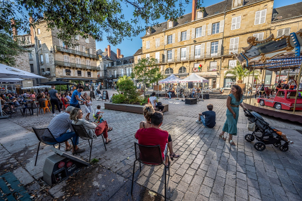 Vue de la Place du Civoire à Brive-La-Gaillarde.
